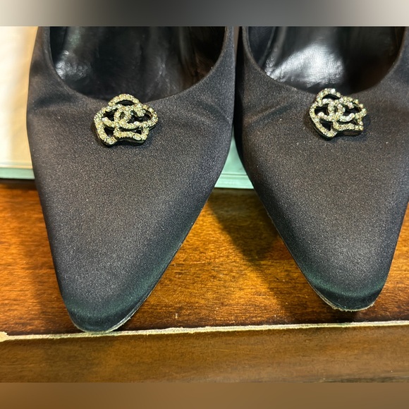 Chanel CLASSIC Pump BLACK HEELS rhinestone CAMELIA on toe US 6 UK36 box included - Picture 4 of 12
